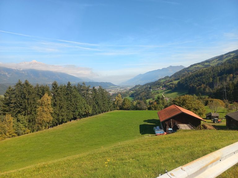 Umgebungsaufnahme mit Blick ins Inntal Richtung Osten