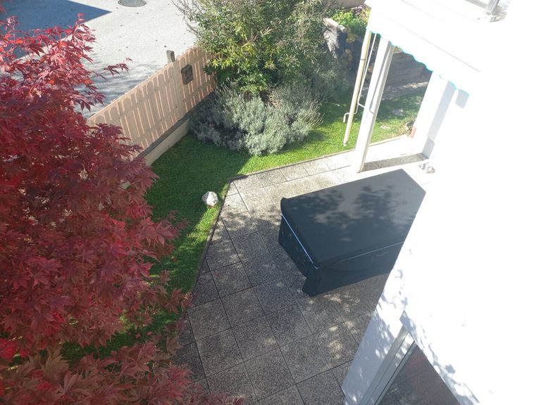 Blick vom Südbalkon in den Garten