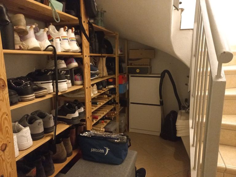 Stauraum unter Kellertreppe