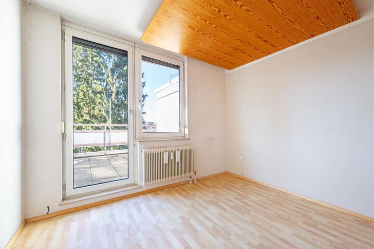 Schlafzimmer mit Balkonzugang