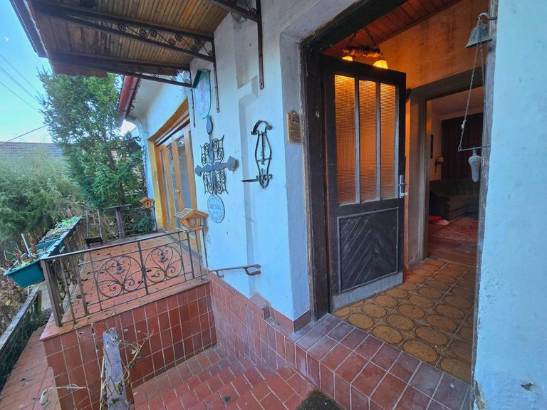 Eingang mit Terrasse