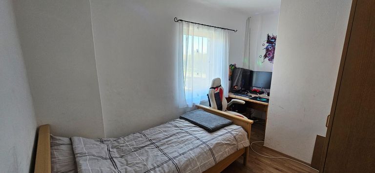 Schlafzimmer 4