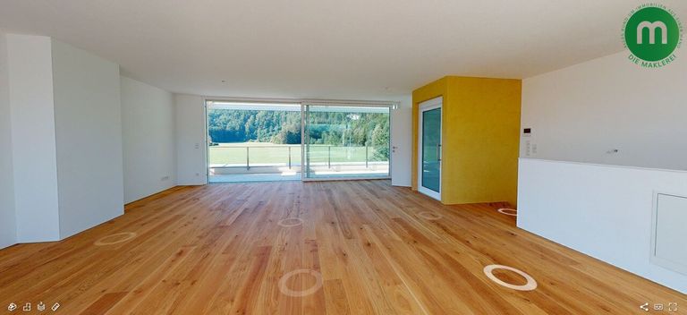 Wohnbereich mit 2. Terrasse und Bergblick DG