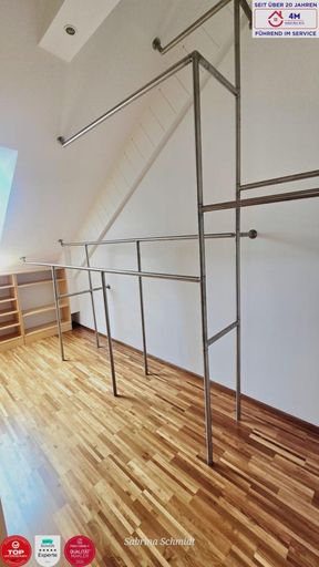 Begehbare Garderobe zu Zimmer 3
