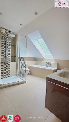 Großes Badezimmer OG