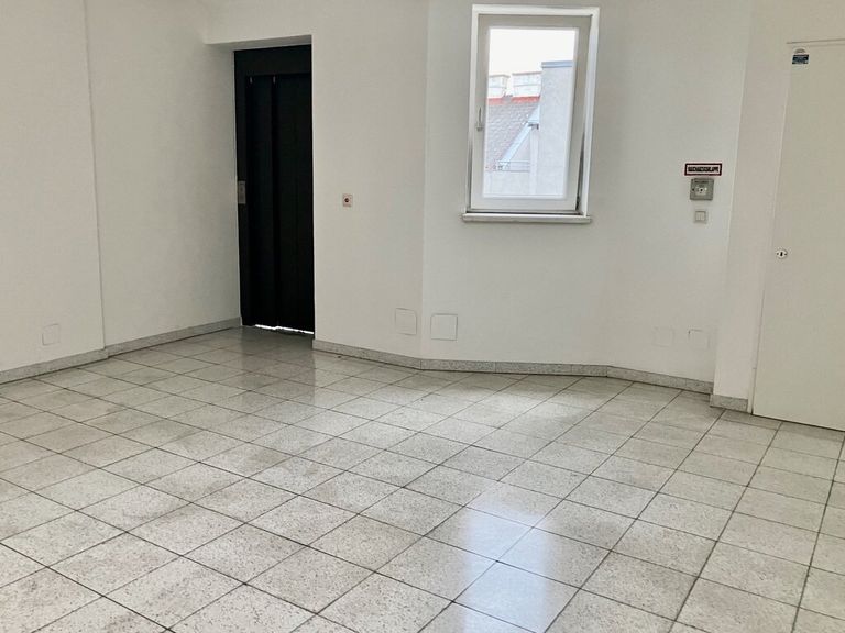 Stiegenhaus mit Lift