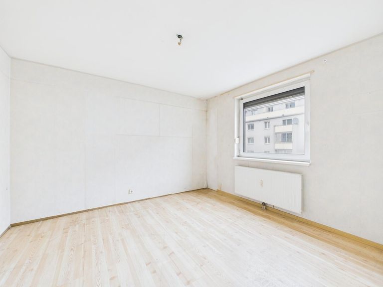 CAM04191G0-PR0072-STILL001