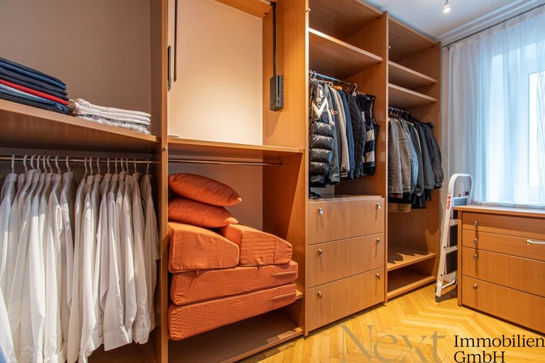 begehbarer Kleiderschrank I 1.OG