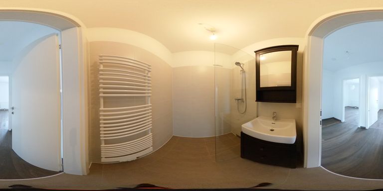 Badezimmer mit Dusche