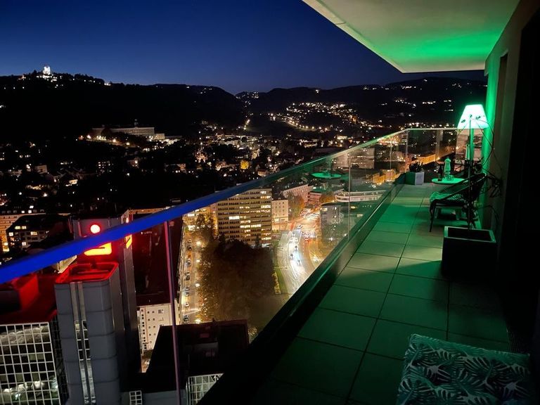 Balkon/Ausblick bei Nacht