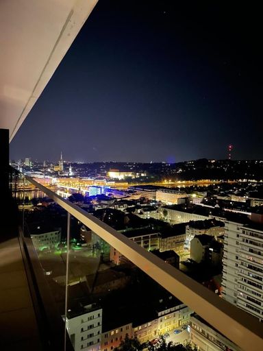 Balkon/Ausblick bei Nacht