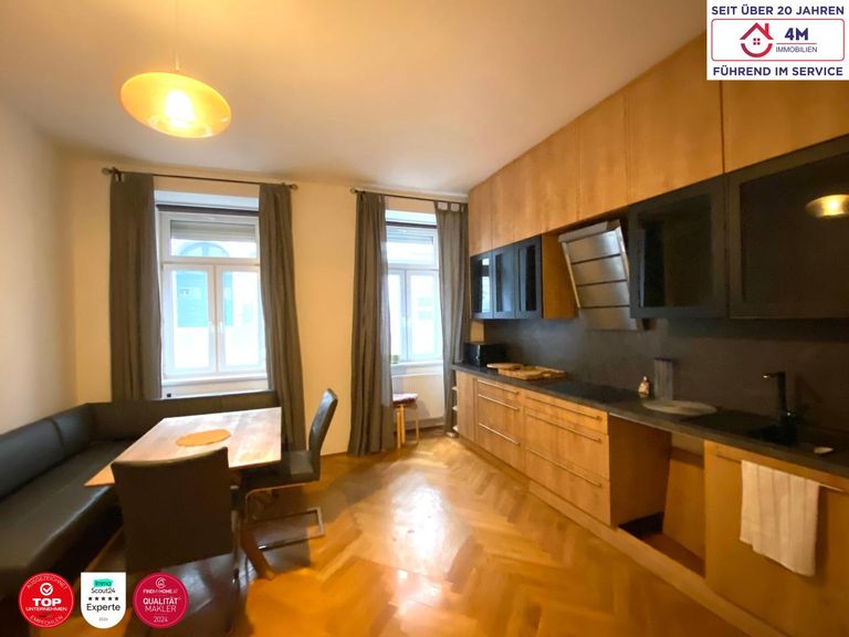 Wohnzimmer mit Küche