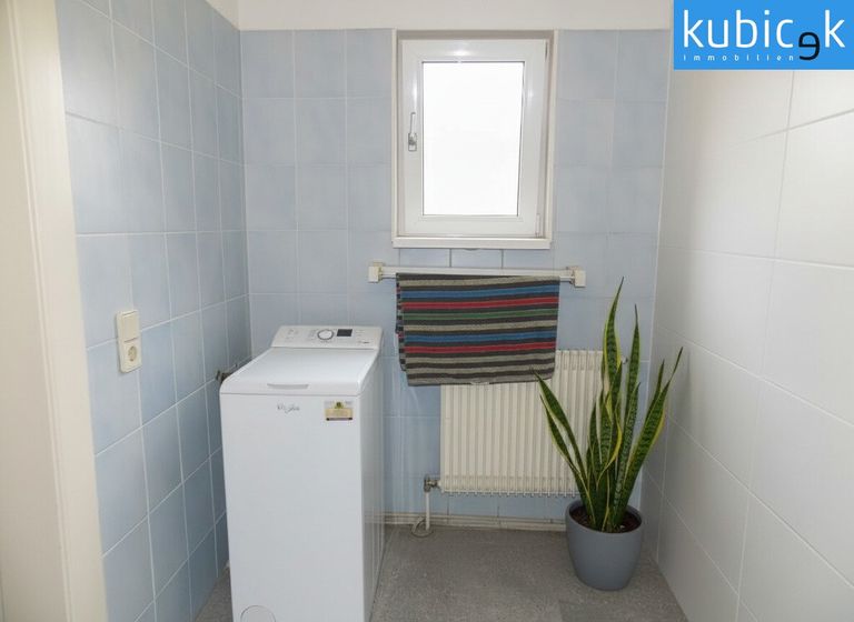 Badezimmer mit Waschmaschine