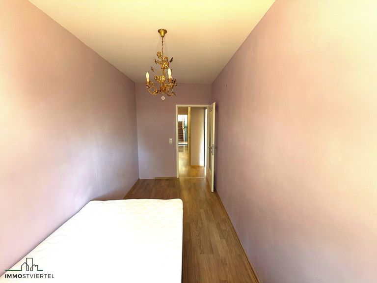 schmales Schlafzimmer