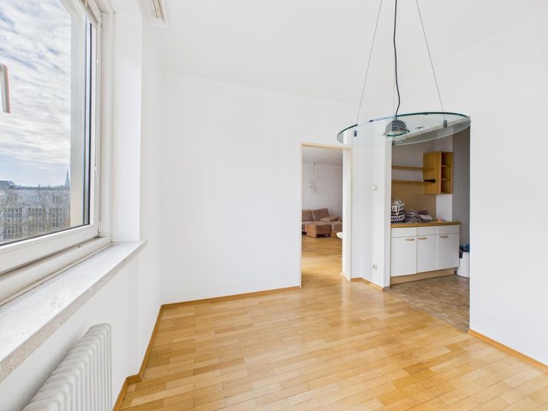 CAM04191G0-PR0074-STILL012