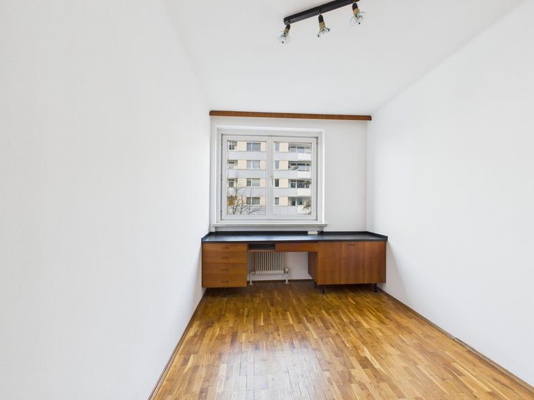 CAM04191G0-PR0074-STILL004