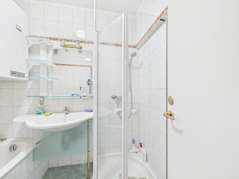 CAM04191G0-PR0074-STILL005