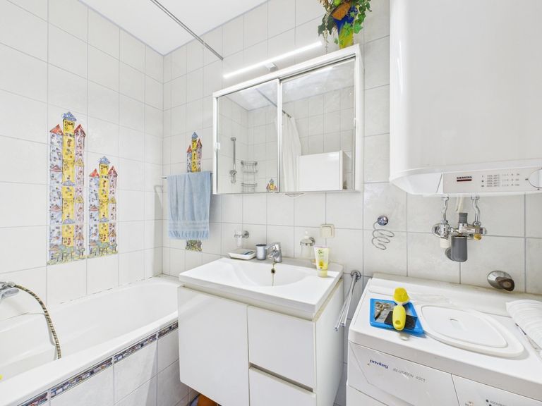 CAM04191G0-PR0073-STILL004