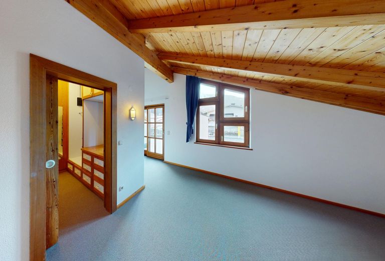 Zams - Haus - Schlafzimmer mit Ankleidezimmer