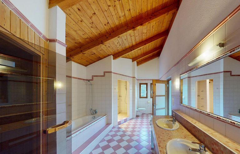 Zams - Haus - Badezimmer