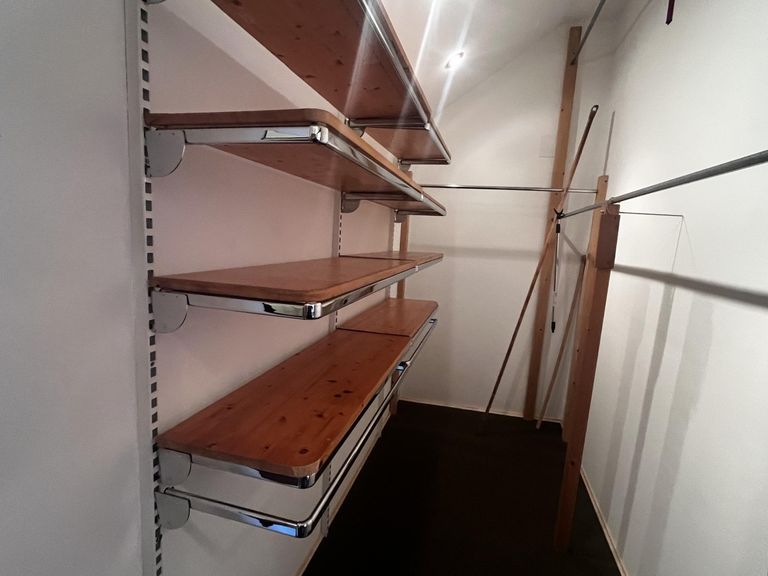 18 2_Schlafzimmer_Garderobe