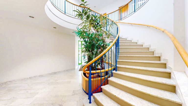 Flur & Treppenaufgang Erdgeschoss