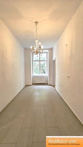 Küche leer bis auf die Anschlüsse