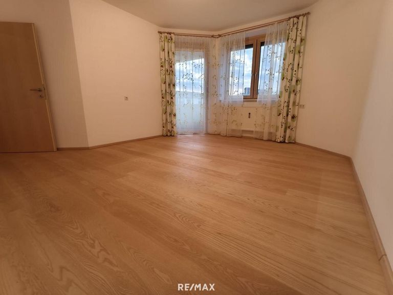 Wohnzimmer mit Ausgang Loggia