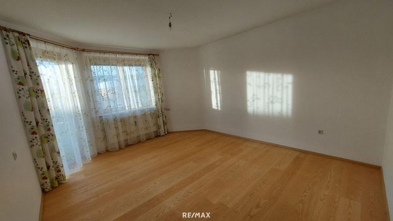 Wohnzimmer mit Ausgang Loggia