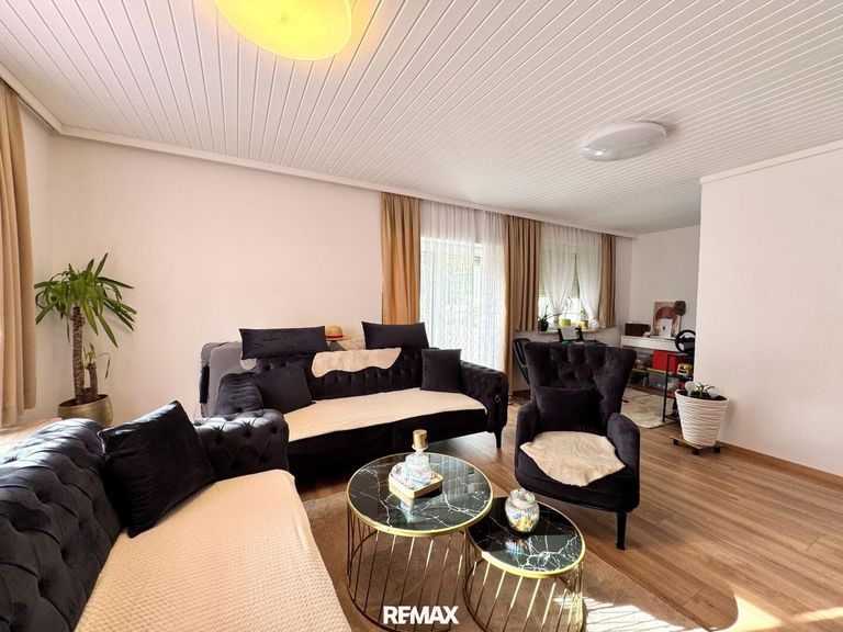 Zimmer 2 OG mit Zugang Terrasse