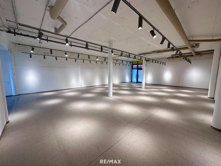 Lagerraum mit 2 Zugängen