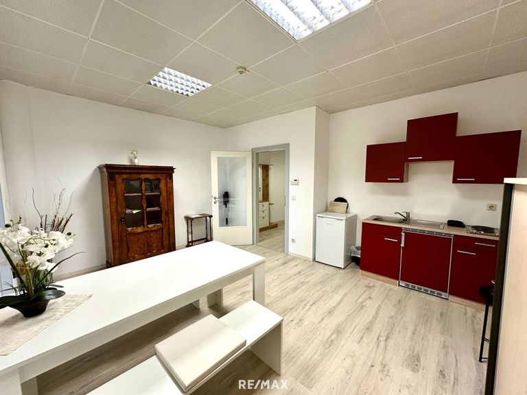 Aufenthaltsraum mit Küchenzeile