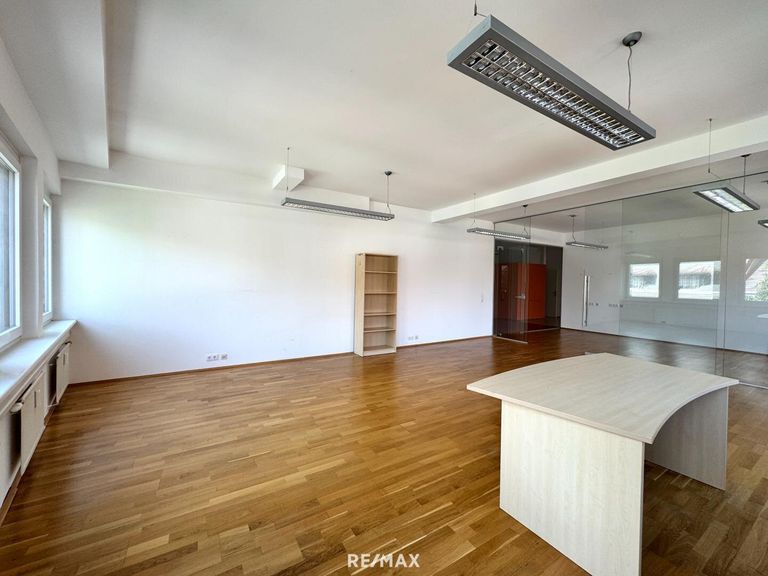 Büro 3 Blick in Büro 2