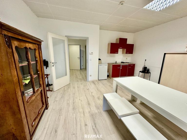 Küche mit Aufenthaltsbereich