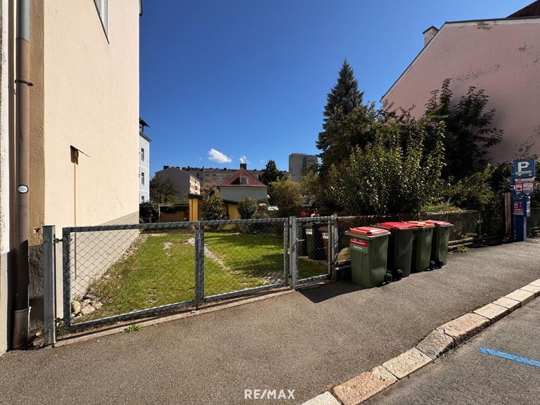 Grünfläche inkl. Einfahrt