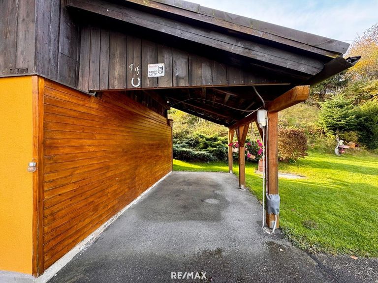 Stallgebäude Carport