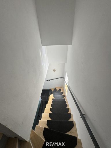 Whg. 2 -Stiegenaufgang