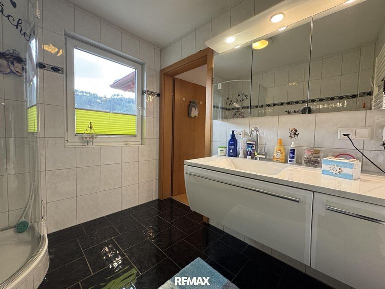 Wohnhaus OG Zimmer 2 - Bad-WC 1 