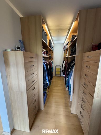 Wohnhaus OG Zimmer 2 - Schrankraum 1