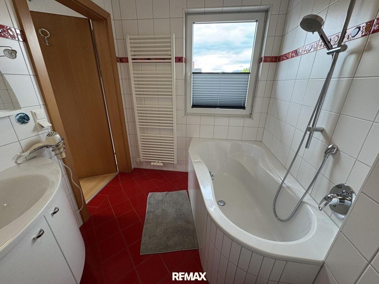 Wohnhaus OG Zimmer 3 Bad-WC 3