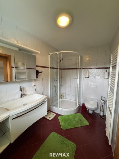 Wohnhaus OG Zimmer 2 - Bad-WC 2 