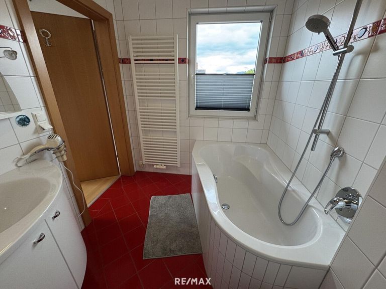 Wohnhaus OG Zimmer 3 Bad-WC 3