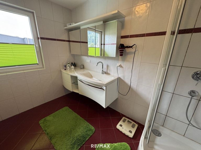 Wohnhaus OG Zimmer 2 - Bad-WC 2 