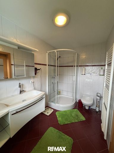 Wohnhaus OG Zimmer 2 - Bad-WC 2 