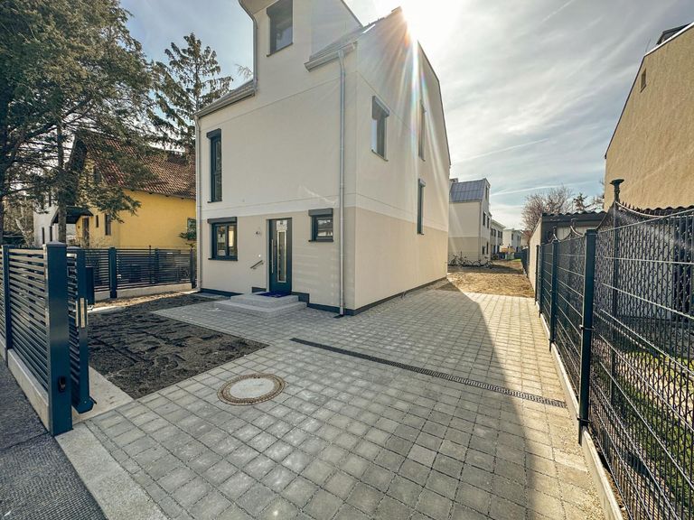 Straßenansicht-Einfahrt