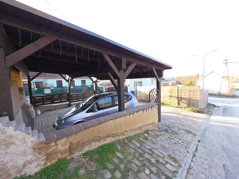 sehr großes Carport