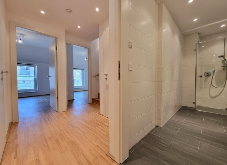 Vorraum / Badezimmer / Schlafzimmer