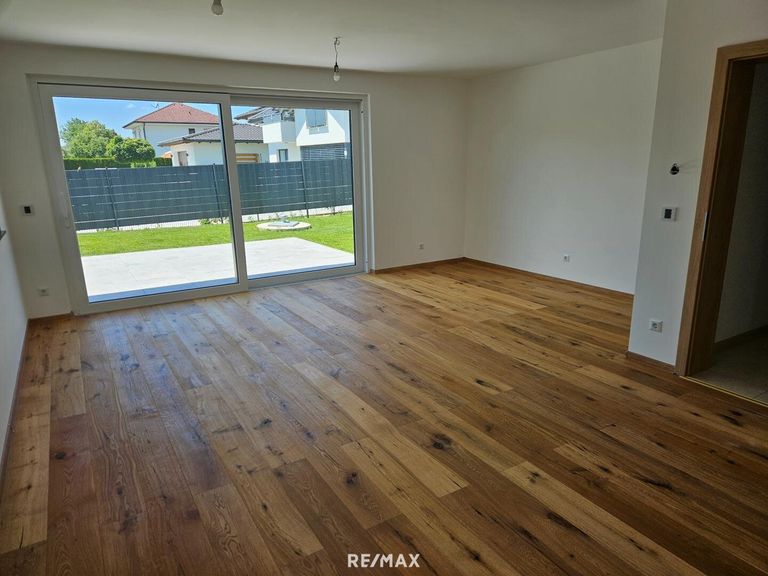 Wohnzimmer mit Blick Terrasse