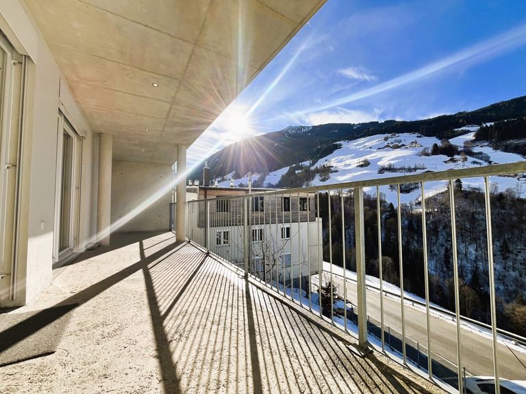 Überdachter Balkon mit ca. 21m²