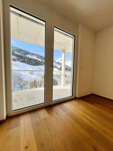 Schlafzimmer mit ca. 13m² und Zugang zu Balkon